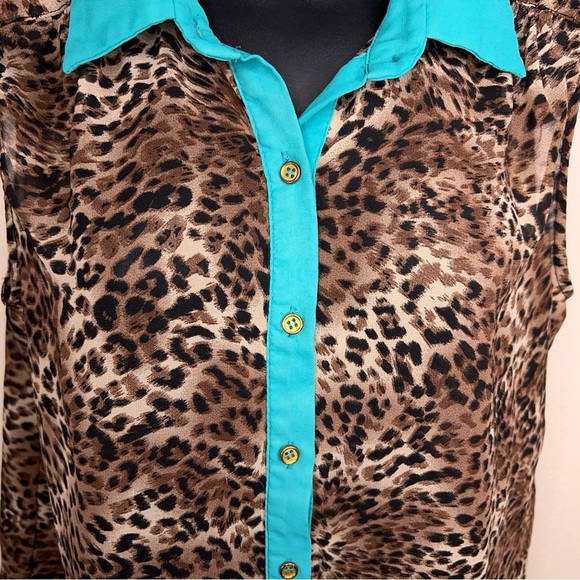 Medium Leopard Print Teal Blouse Sleeveless Button Front Lightweight Semi Sheer - Picture 2 of 11